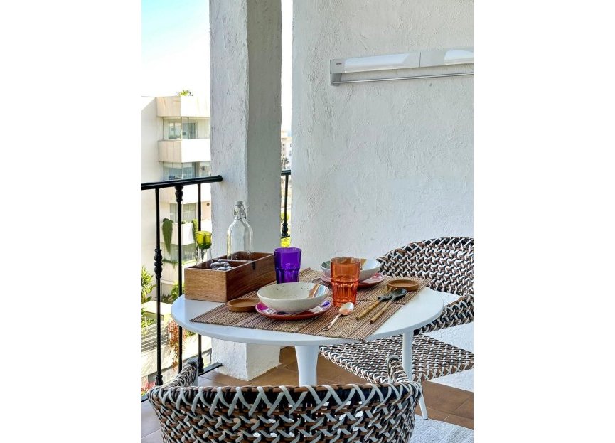 Resale - Apartment - Middle Floor Apartment - Marbella - Puerto Banús