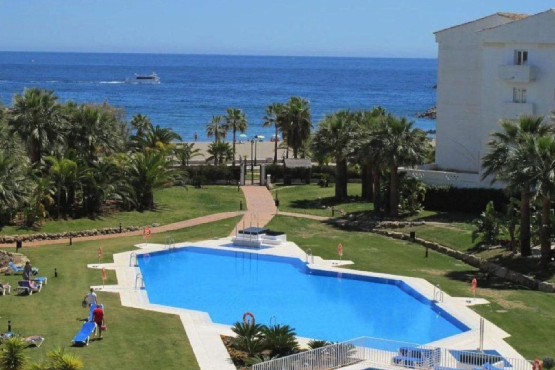 Resale - Apartment - Middle Floor Apartment - Marbella - Puerto Banús