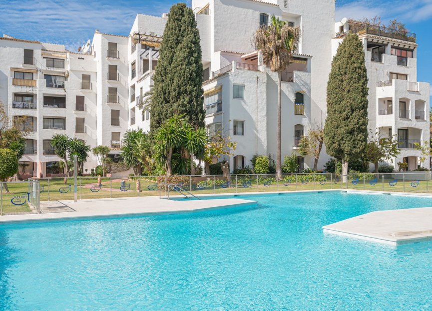 Resale - Apartment - Middle Floor Apartment - Marbella - Puerto Banús