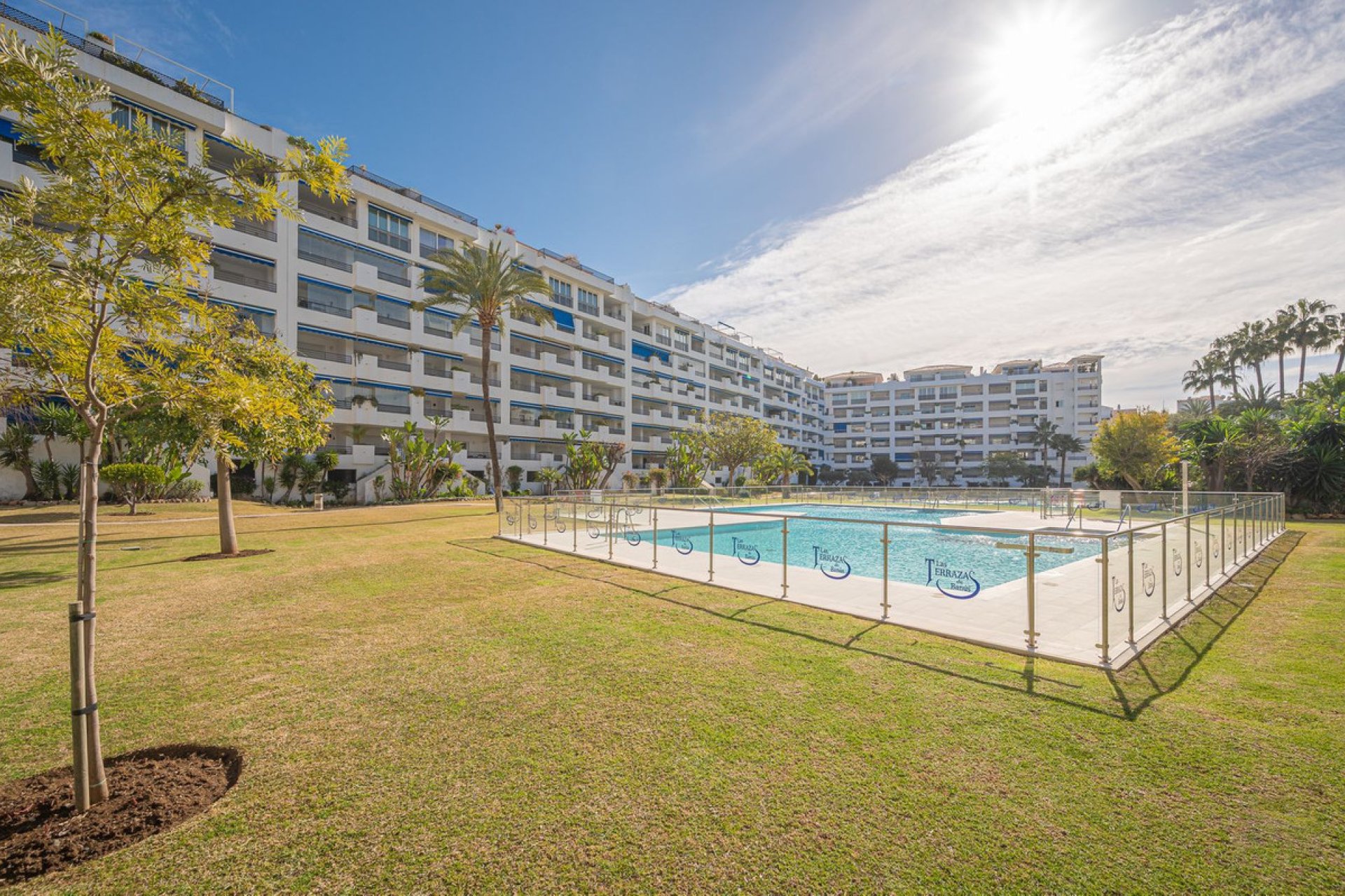 Resale - Apartment - Middle Floor Apartment - Marbella - Puerto Banús