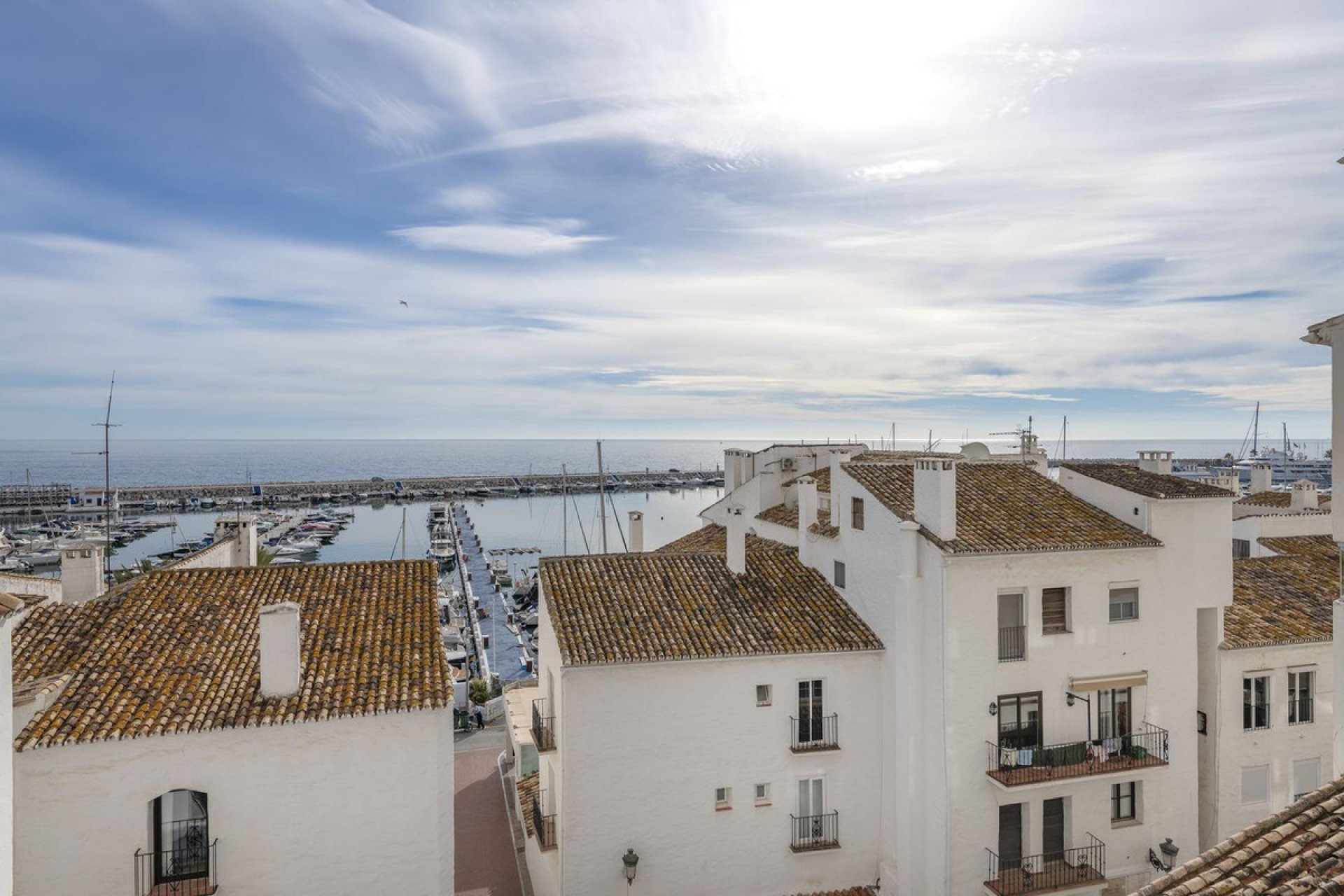 Resale - Apartment - Middle Floor Apartment - Marbella - Puerto Banús