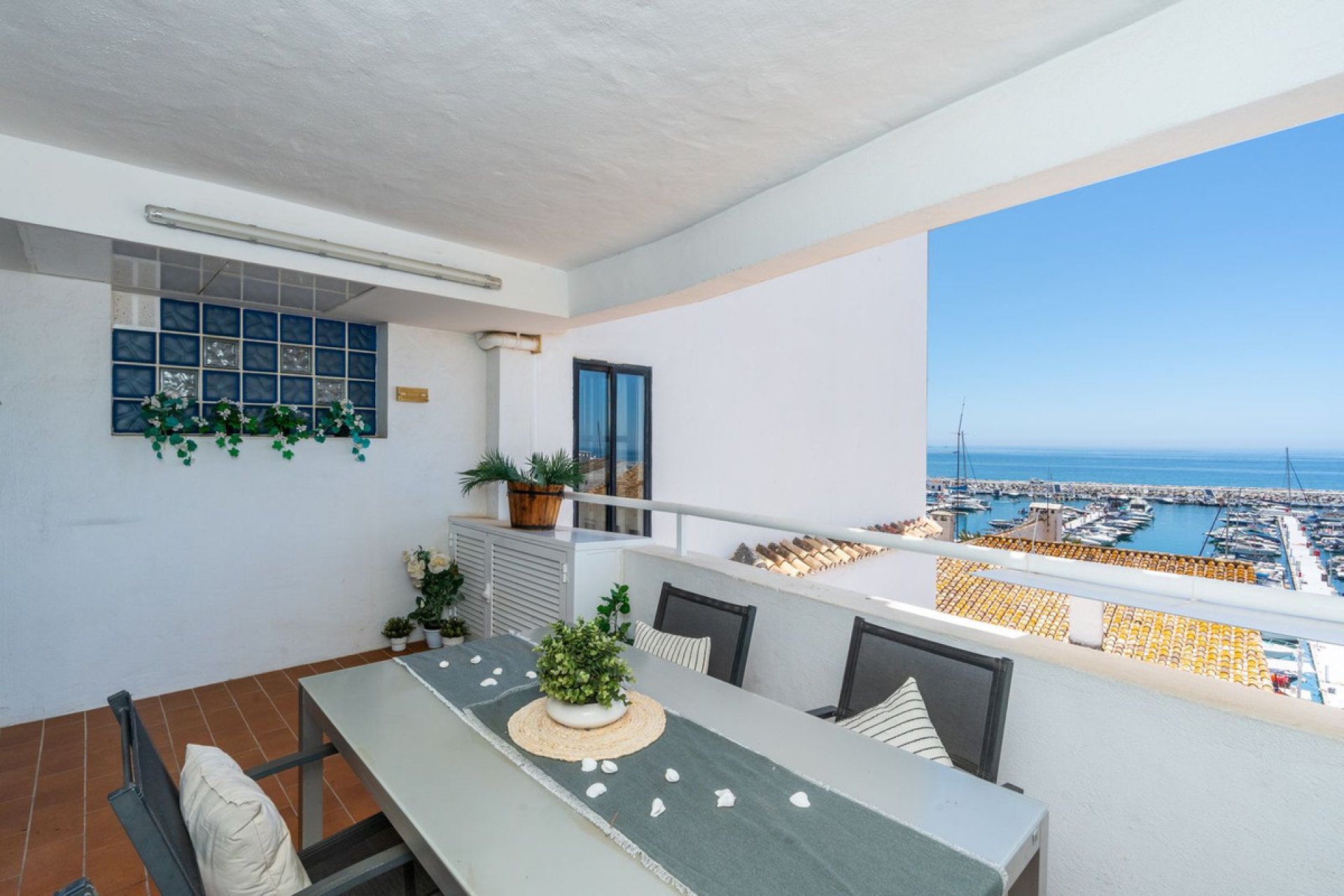 Resale - Apartment - Middle Floor Apartment - Marbella - Puerto Banús