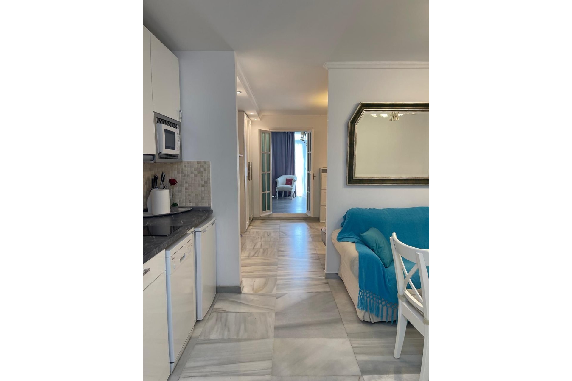 Resale - Apartment - Middle Floor Apartment - Marbella - Puerto Banús