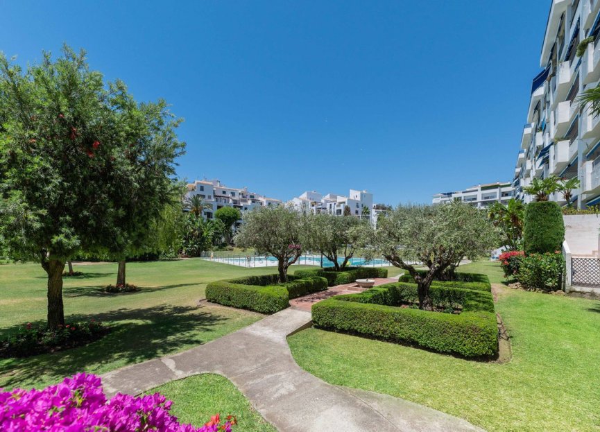 Resale - Apartment - Middle Floor Apartment - Marbella - Puerto Banús