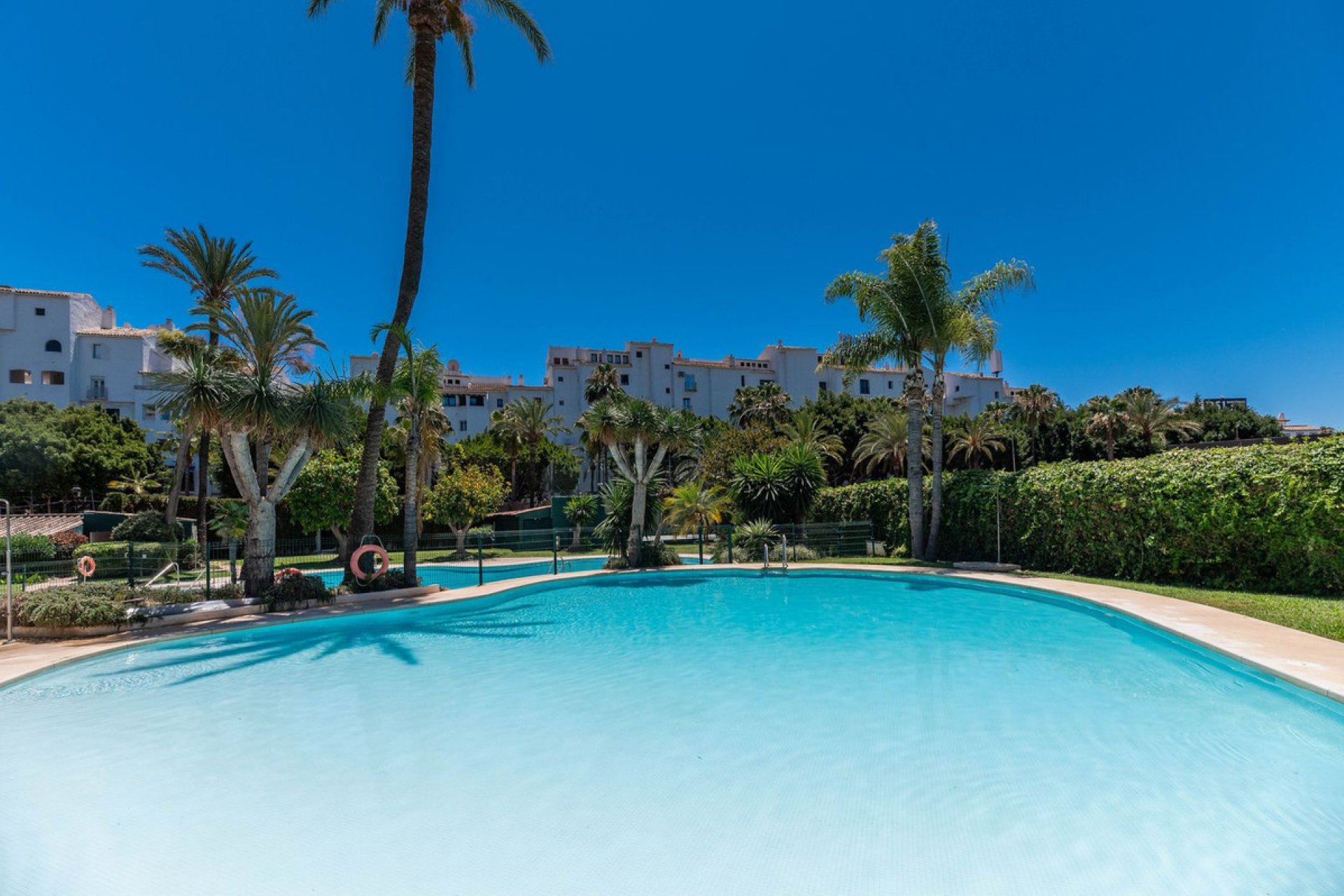 Resale - Apartment - Middle Floor Apartment - Marbella - Puerto Banús