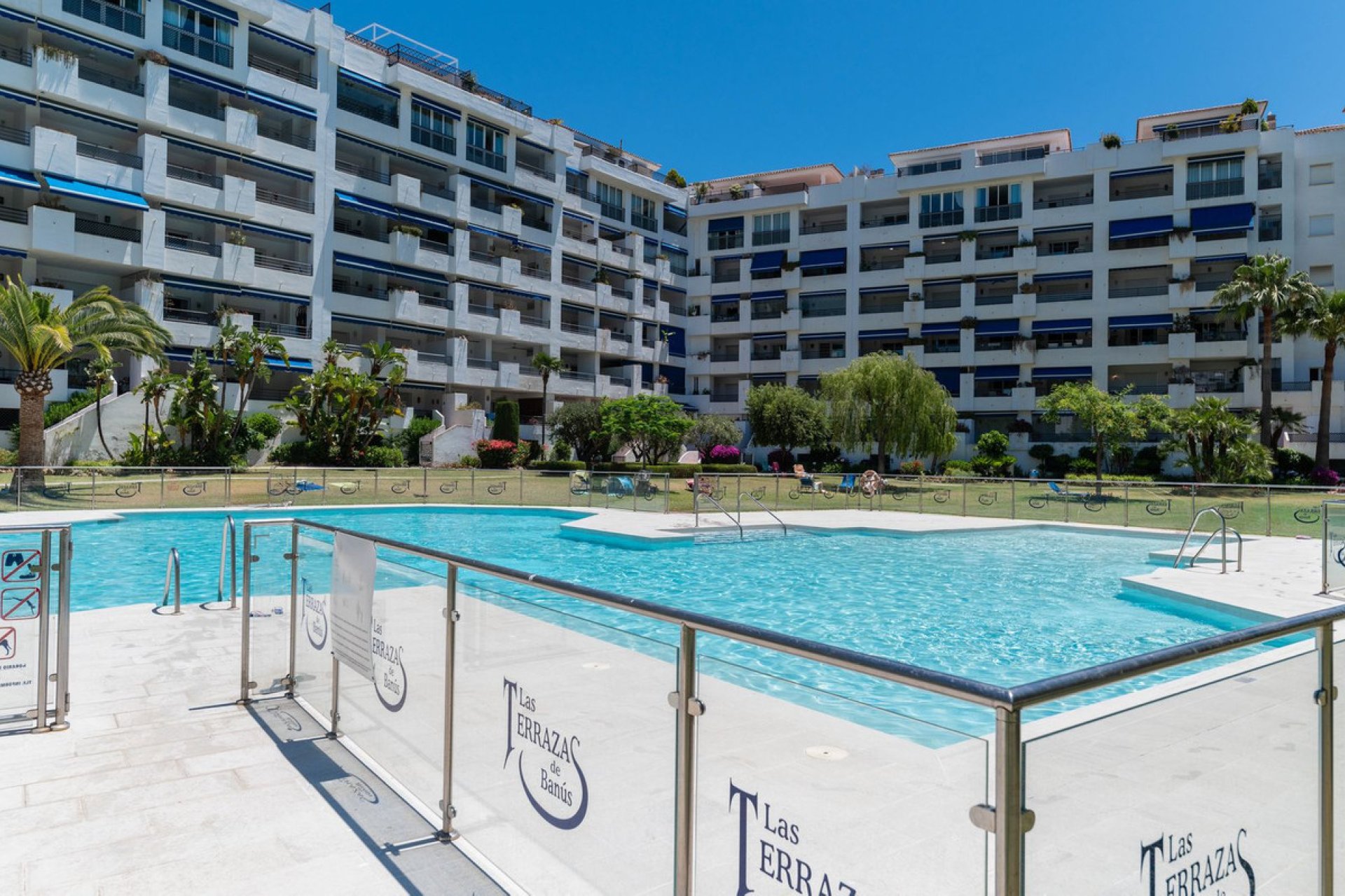 Resale - Apartment - Middle Floor Apartment - Marbella - Puerto Banús