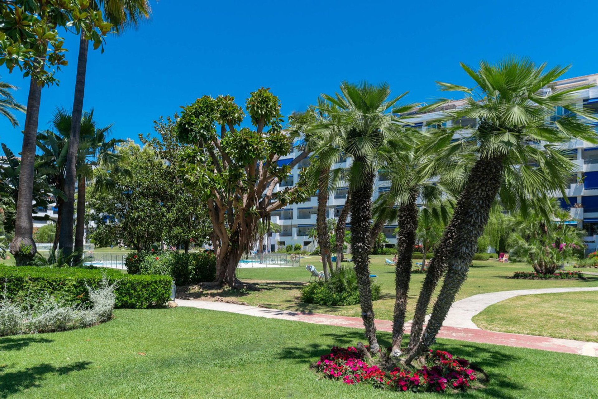 Resale - Apartment - Middle Floor Apartment - Marbella - Puerto Banús