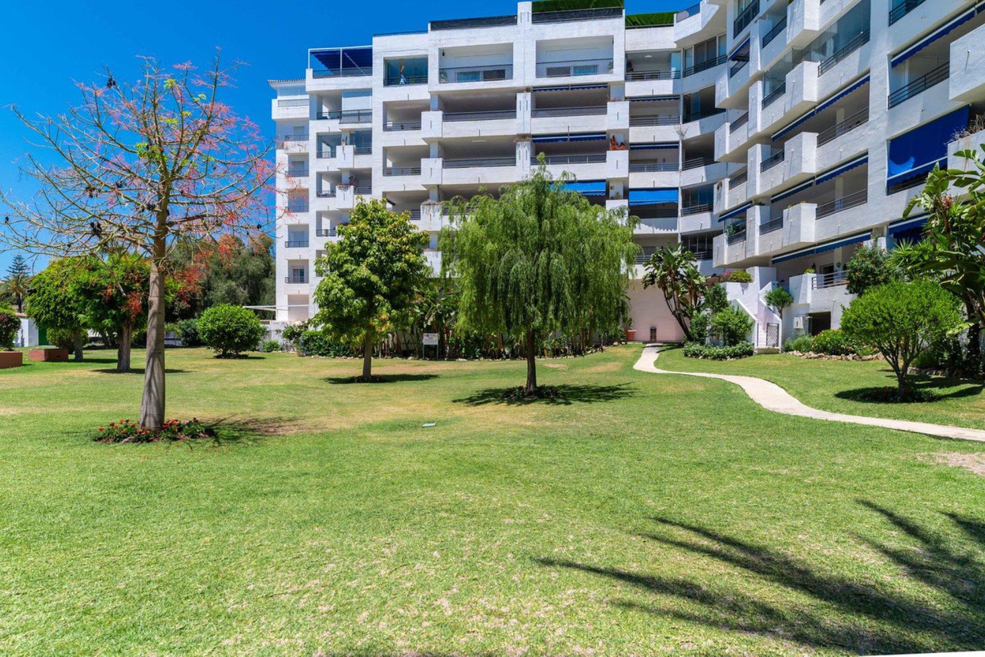 Resale - Apartment - Middle Floor Apartment - Marbella - Puerto Banús