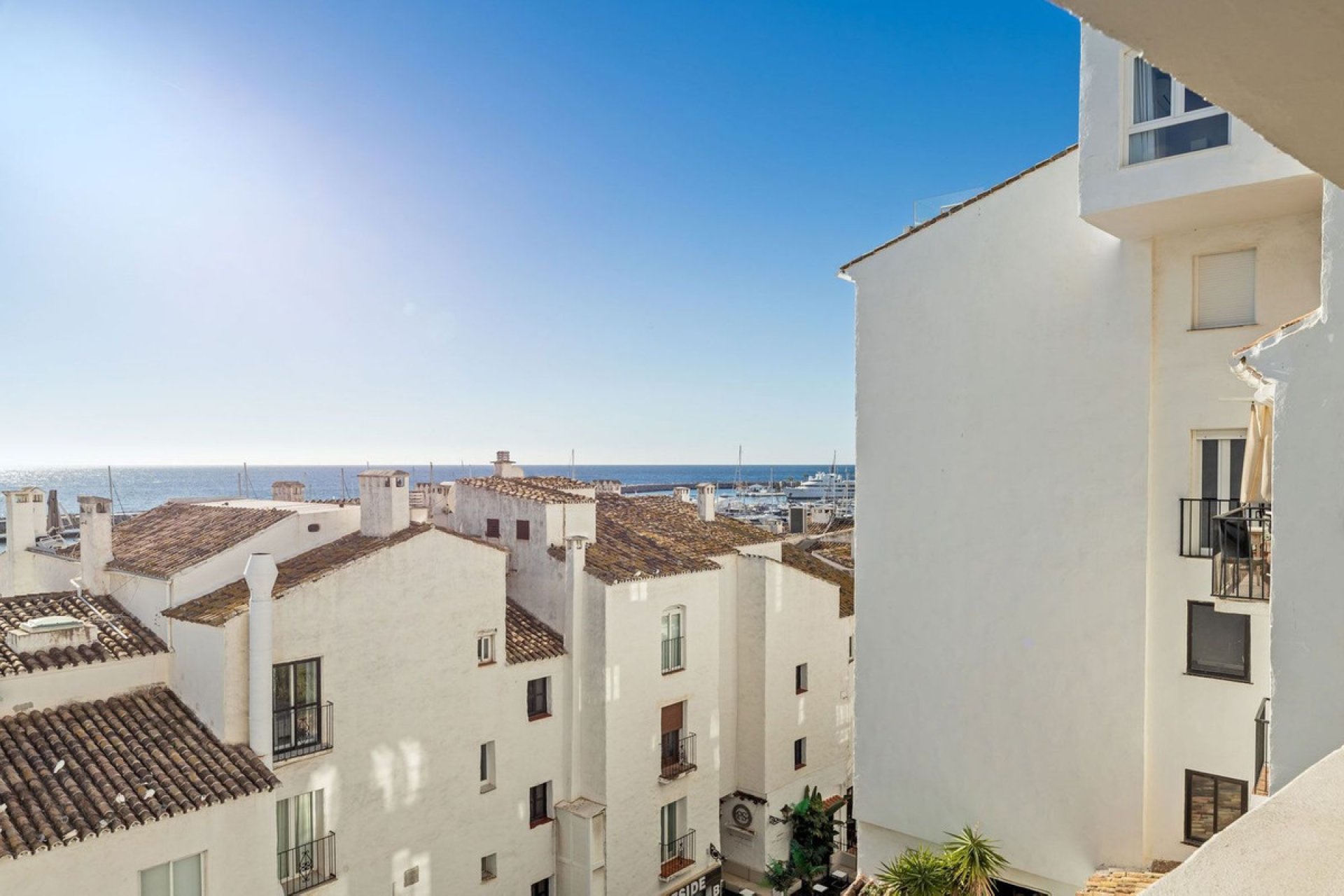 Resale - Apartment - Middle Floor Apartment - Marbella - Puerto Banús