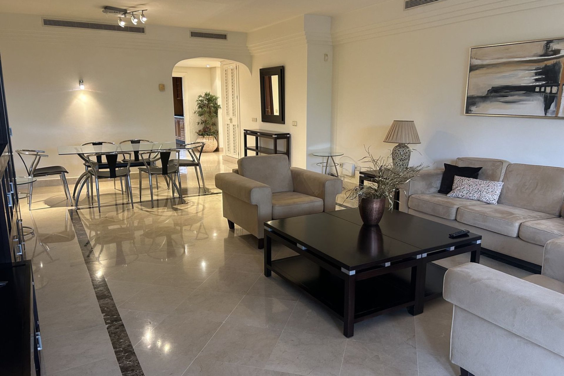 Resale - Apartment - Middle Floor Apartment - Marbella - Puerto Banús