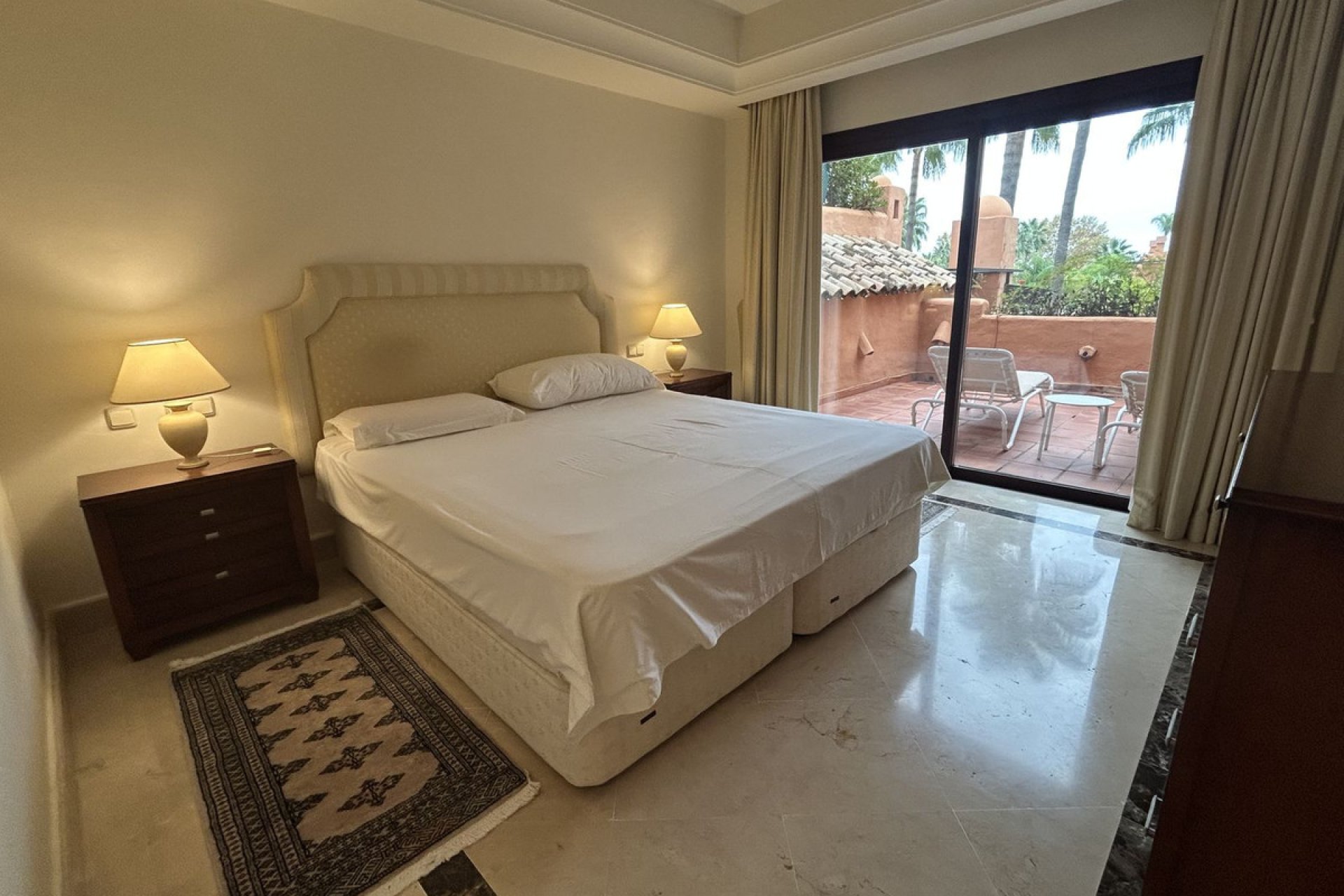 Resale - Apartment - Middle Floor Apartment - Marbella - Puerto Banús