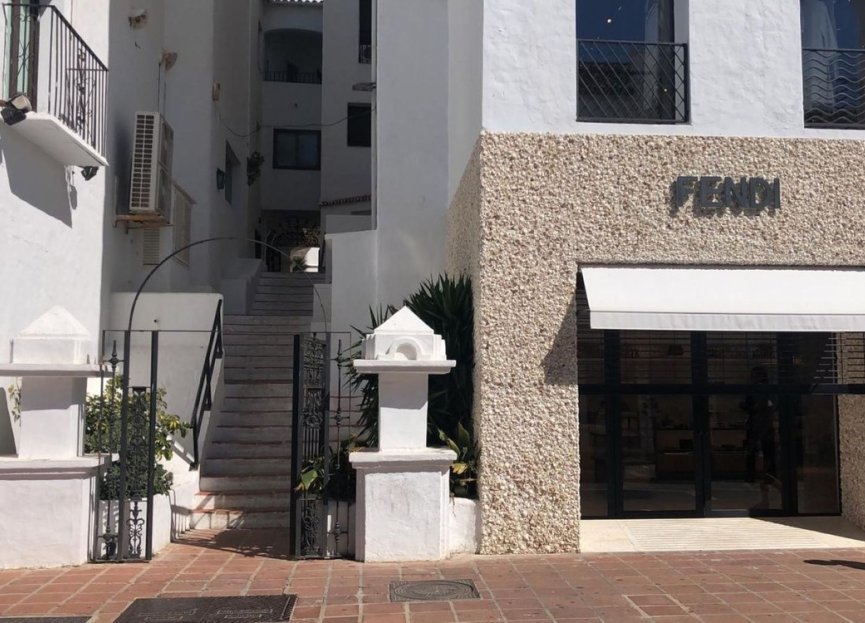 Resale - Apartment - Middle Floor Apartment - Marbella - Puerto Banús