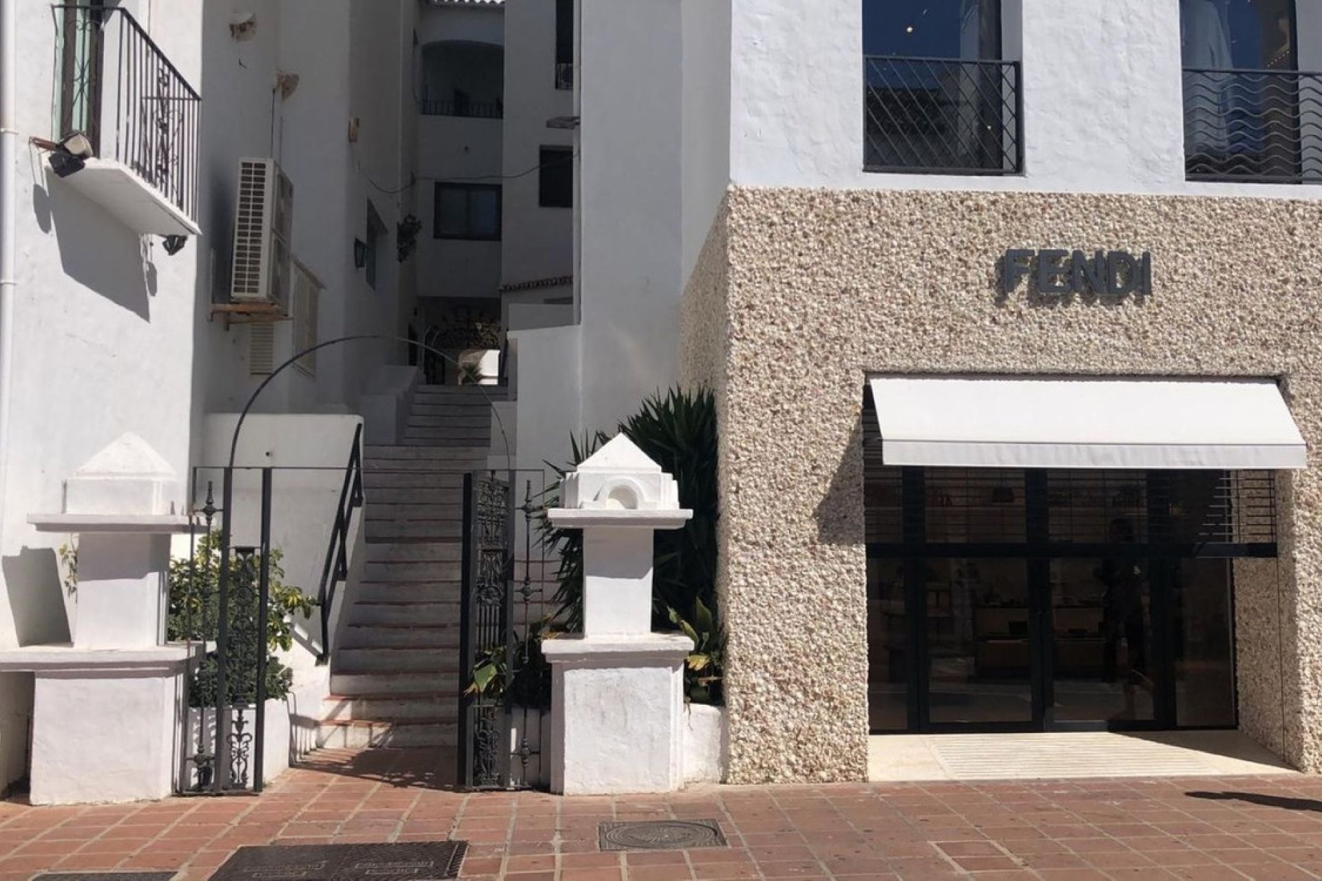 Resale - Apartment - Middle Floor Apartment - Marbella - Puerto Banús