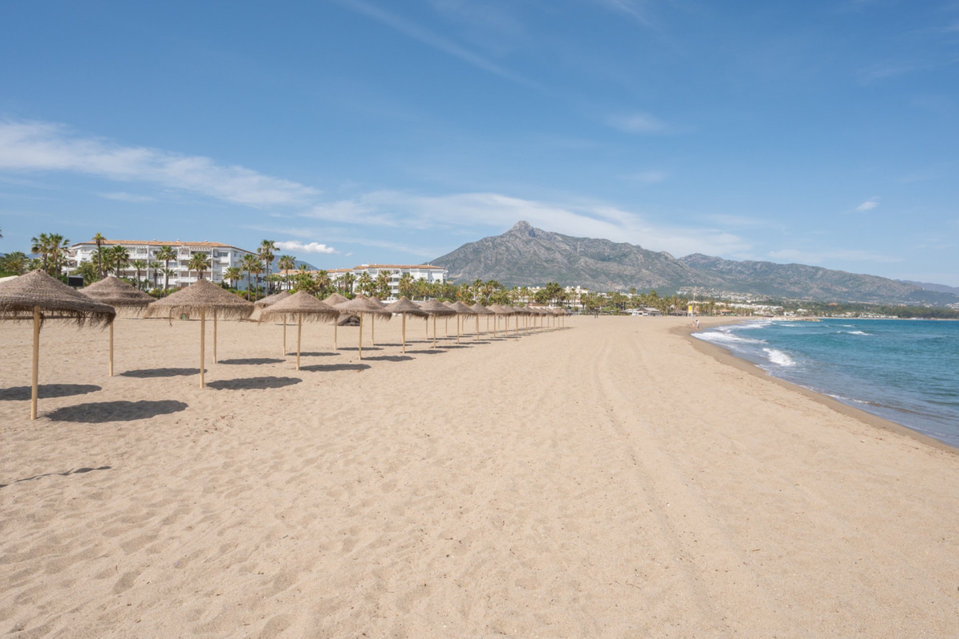 Resale - Apartment - Middle Floor Apartment - Marbella - Puerto Banús