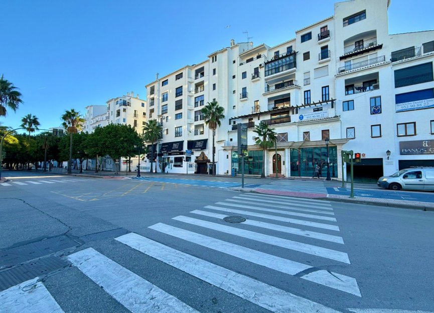 Resale - Apartment - Middle Floor Apartment - Marbella - Puerto Banús