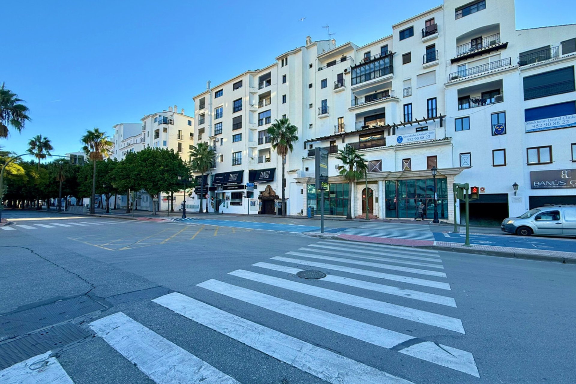 Resale - Apartment - Middle Floor Apartment - Marbella - Puerto Banús