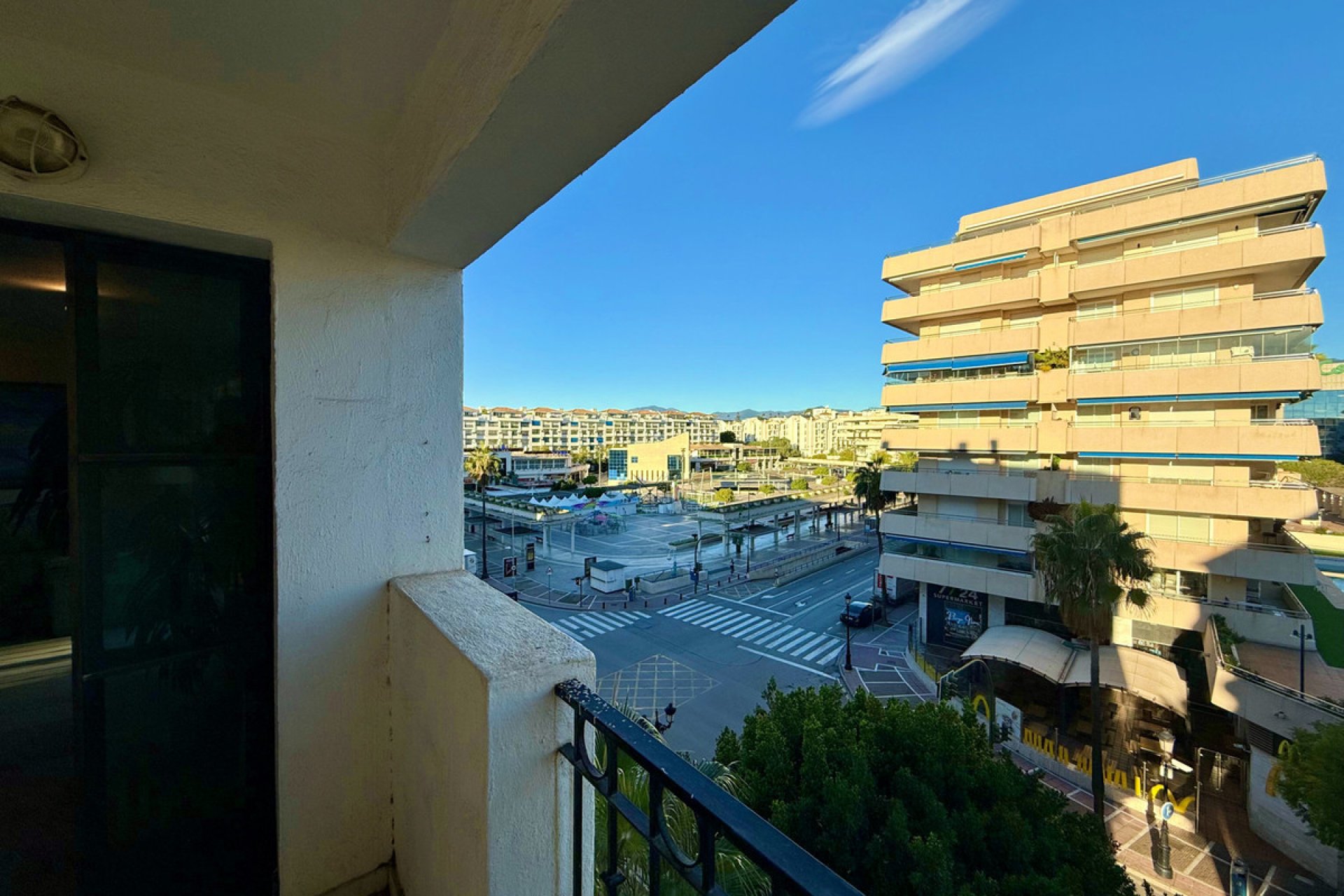 Resale - Apartment - Middle Floor Apartment - Marbella - Puerto Banús