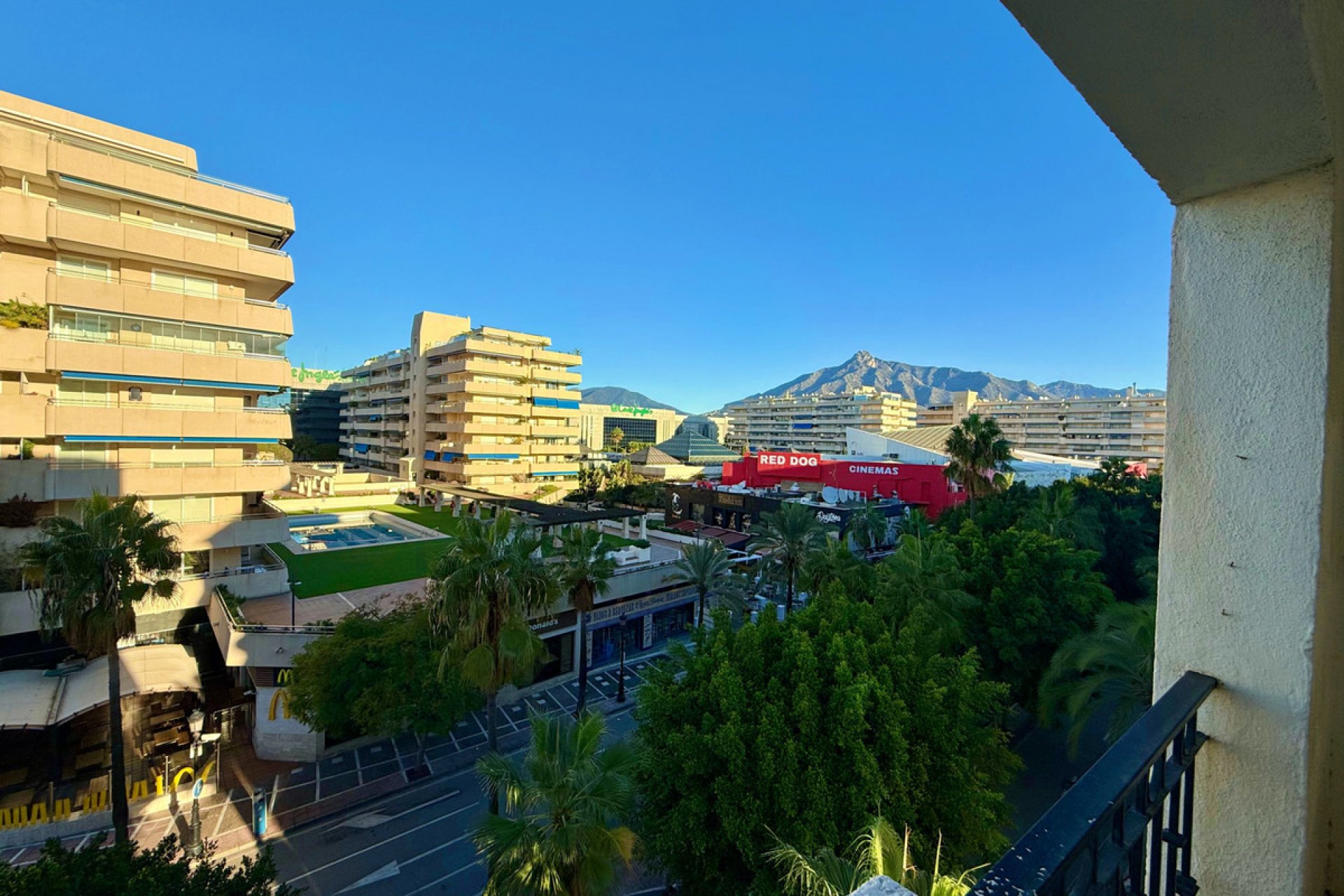 Resale - Apartment - Middle Floor Apartment - Marbella - Puerto Banús