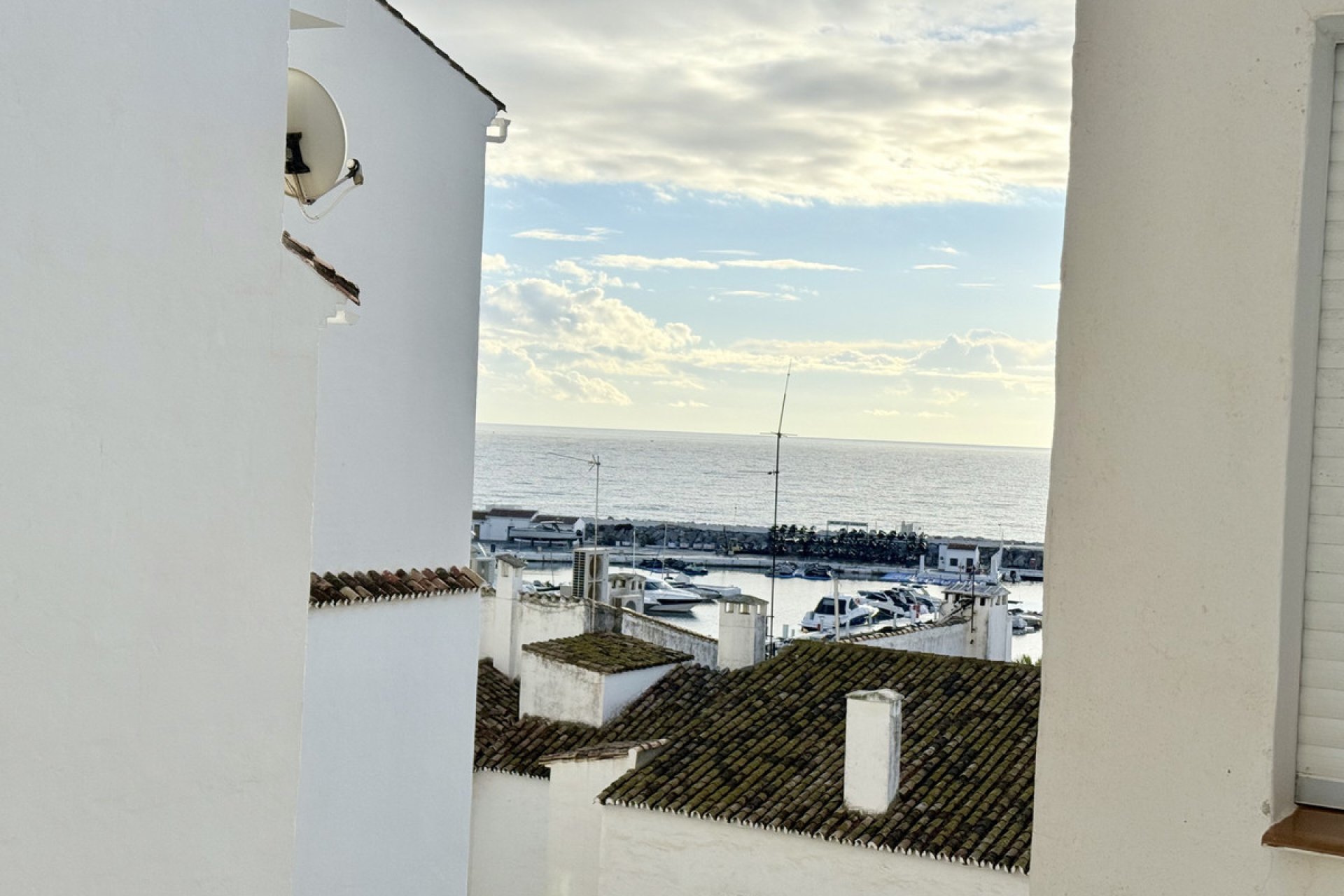 Resale - Apartment - Middle Floor Apartment - Marbella - Puerto Banús