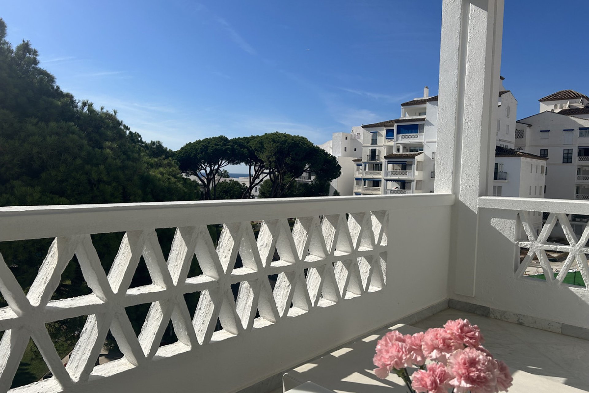 Resale - Apartment - Middle Floor Apartment - Marbella - Puerto Banús