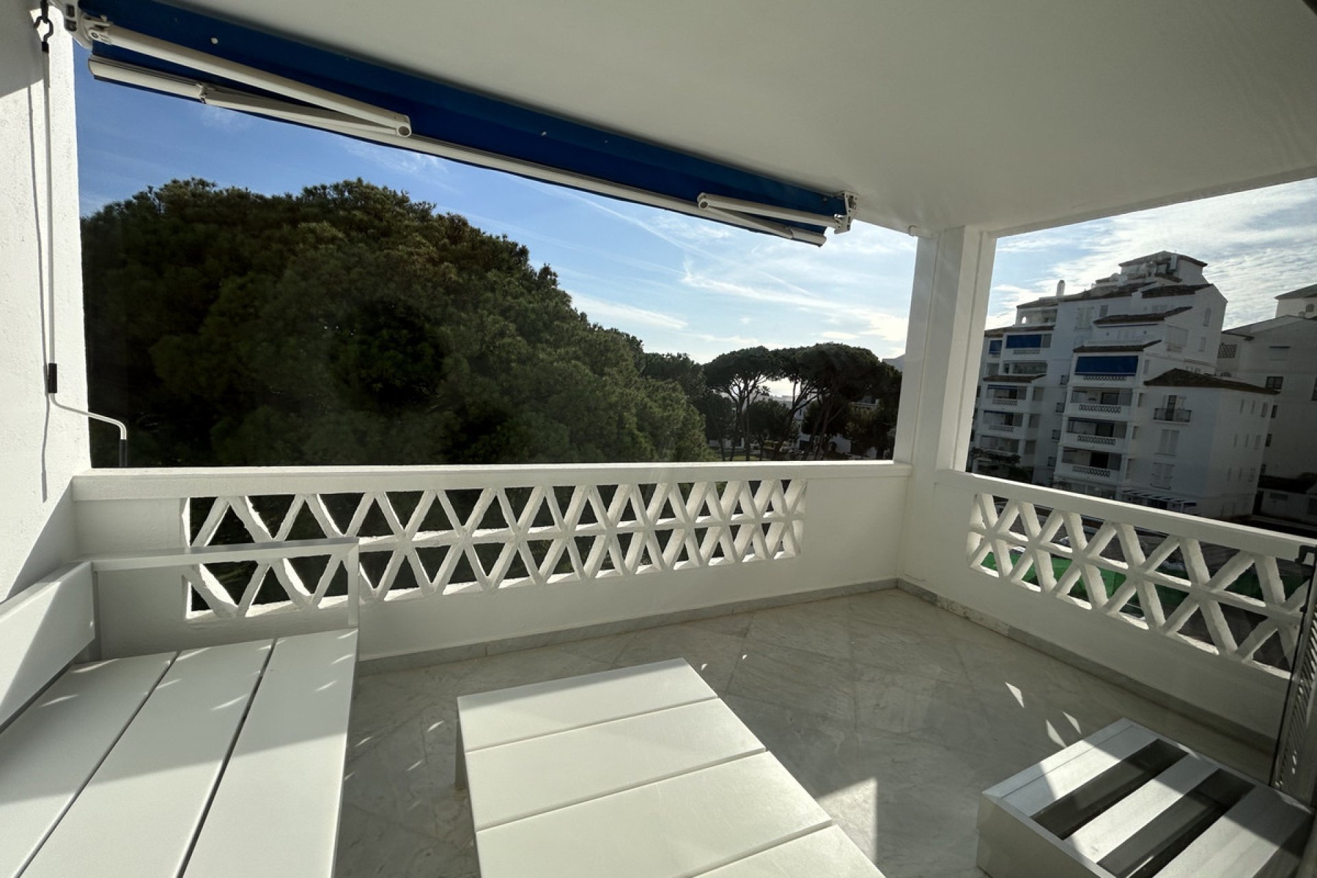 Resale - Apartment - Middle Floor Apartment - Marbella - Puerto Banús