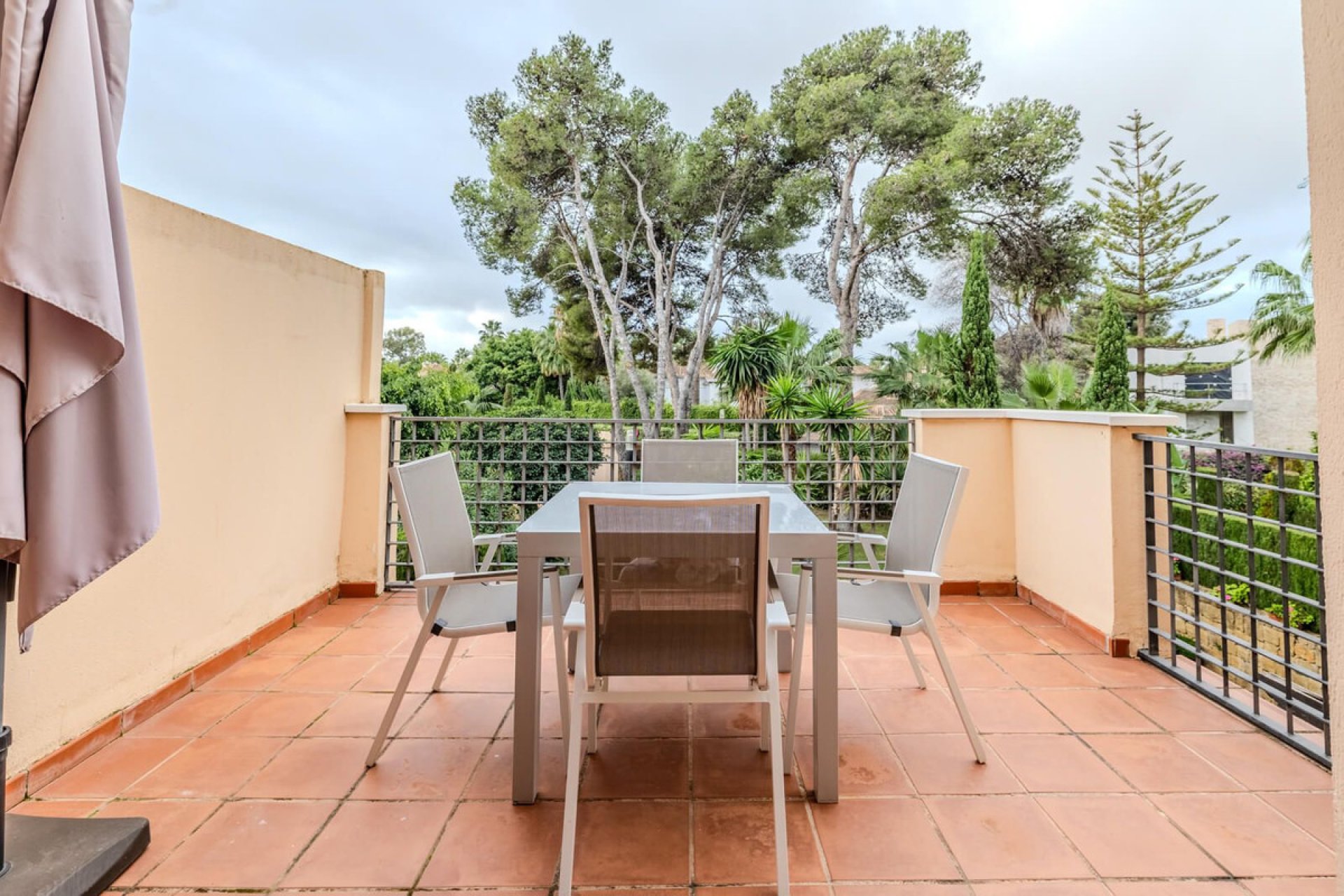 Resale - Apartment - Middle Floor Apartment - Marbella - Puerto Banús