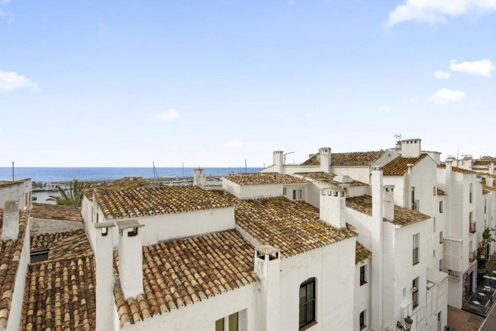 Resale - Apartment - Middle Floor Apartment - Marbella - Puerto Banús