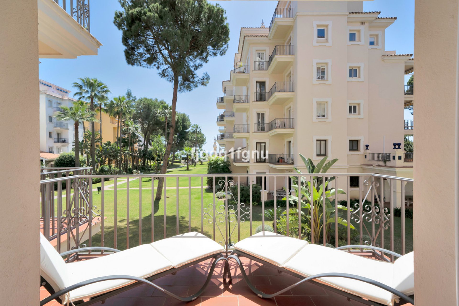 Resale - Apartment - Middle Floor Apartment - Marbella - Puerto Banús