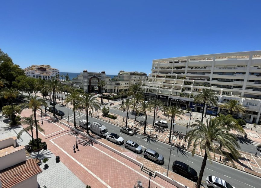 Resale - Apartment - Middle Floor Apartment - Marbella - Puerto Banús