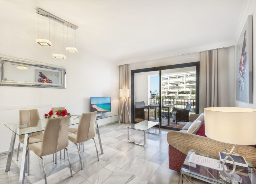 Resale - Apartment - Middle Floor Apartment - Marbella - Puerto Banús