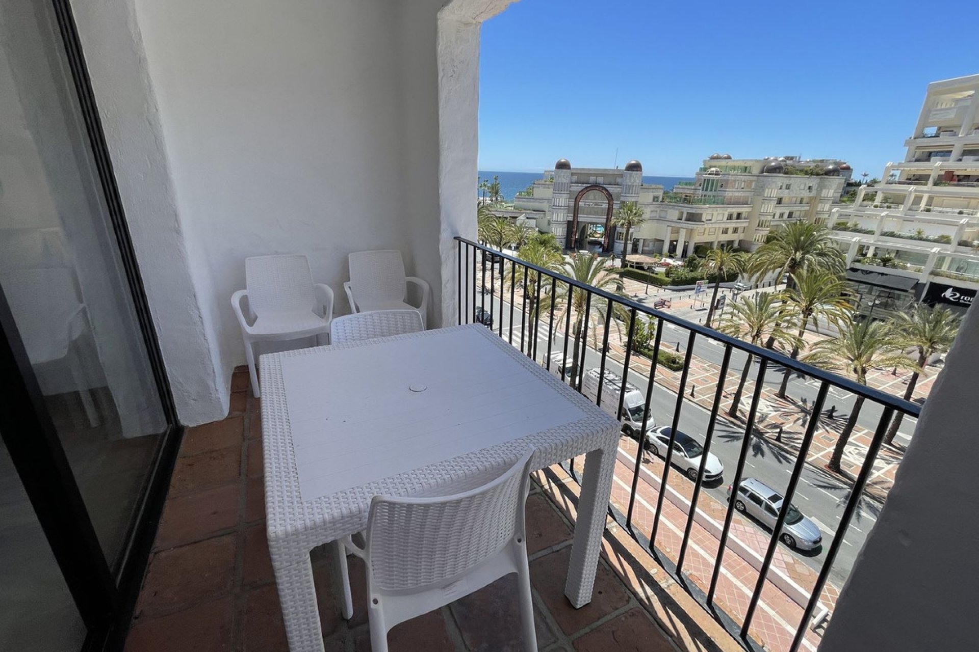 Resale - Apartment - Middle Floor Apartment - Marbella - Puerto Banús