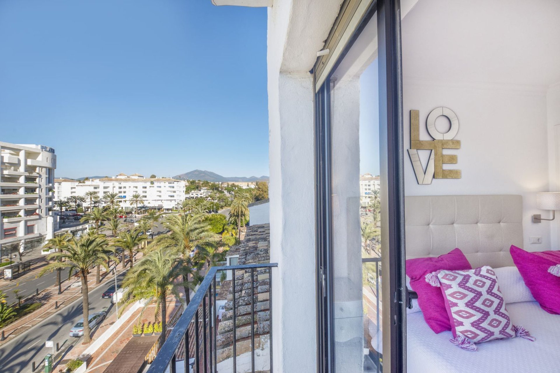 Resale - Apartment - Middle Floor Apartment - Marbella - Puerto Banús