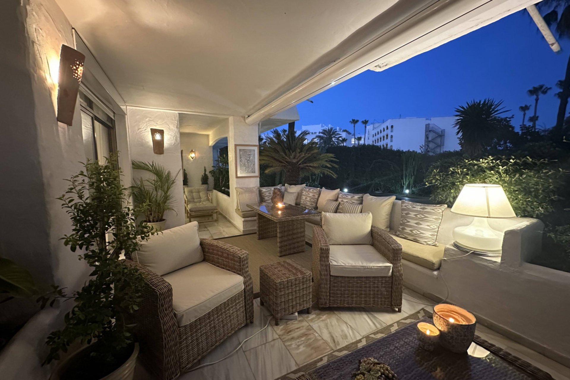 Resale - Apartment - Middle Floor Apartment - Marbella - Puerto Banús