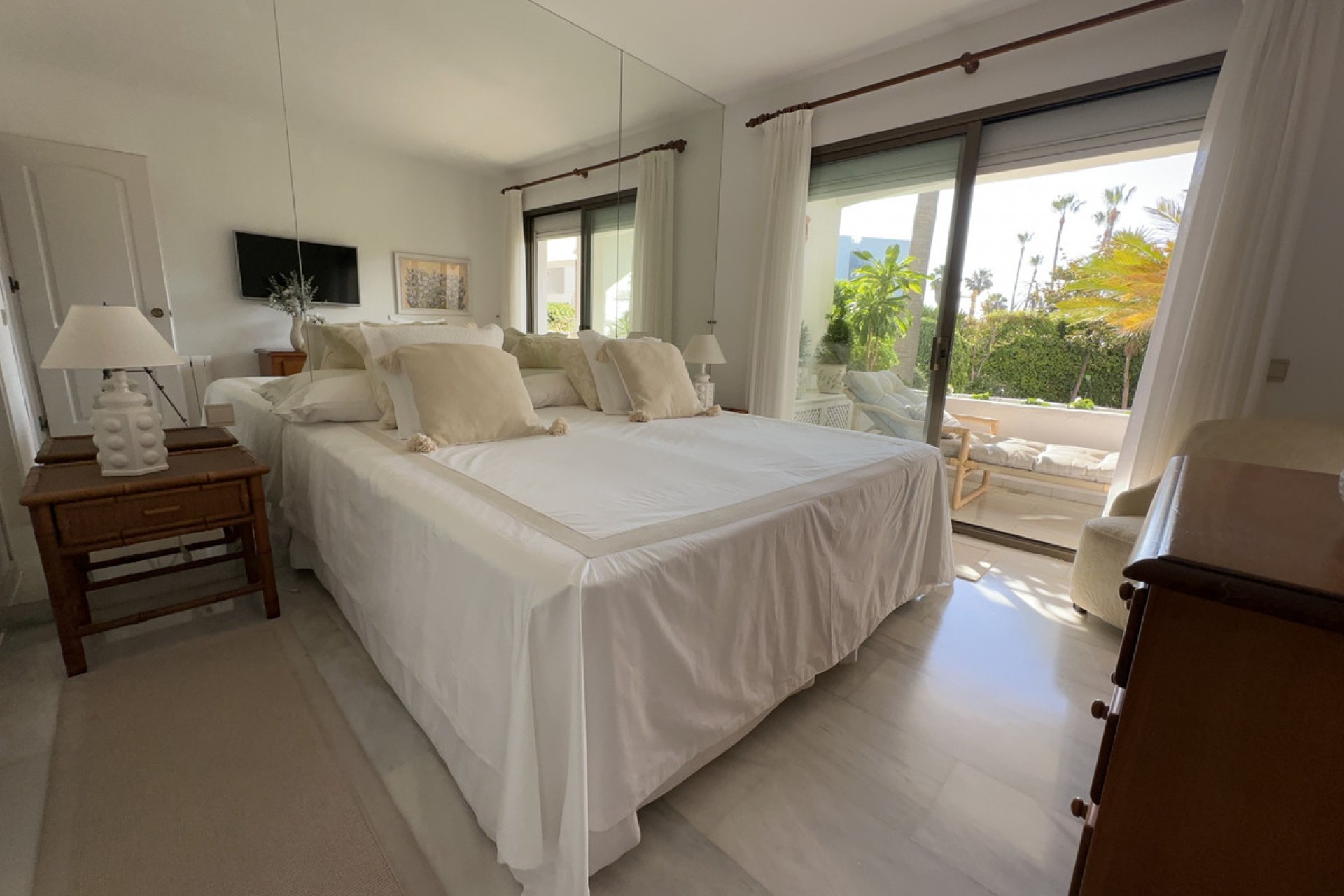 Resale - Apartment - Middle Floor Apartment - Marbella - Puerto Banús