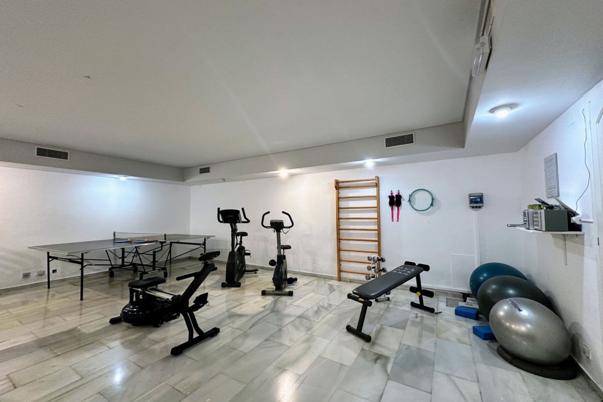 Resale - Apartment - Middle Floor Apartment - Marbella - Puerto Banús