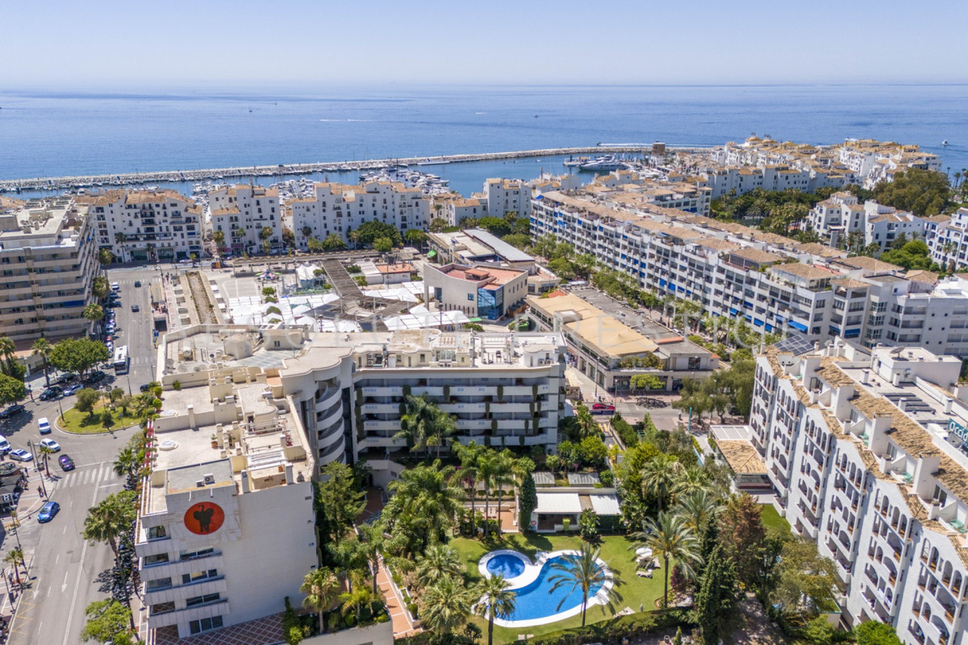 Resale - Apartment - Middle Floor Apartment - Marbella - Puerto Banús