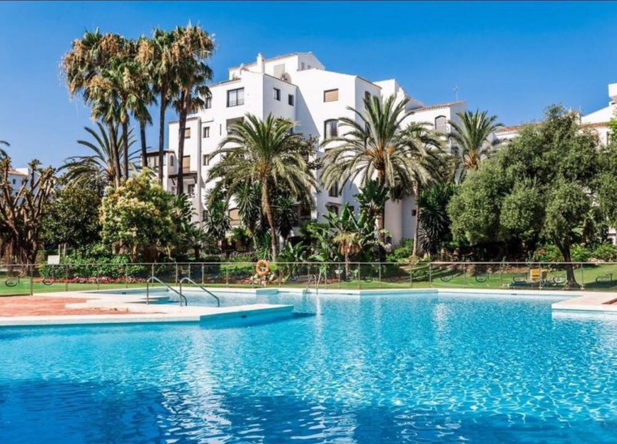 Resale - Apartment - Middle Floor Apartment - Marbella - Puerto Banús