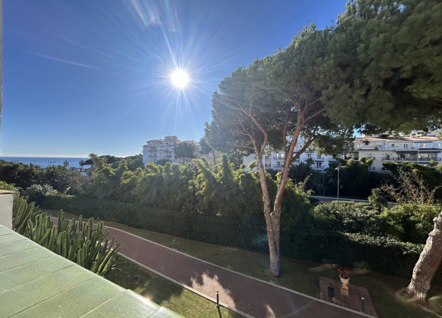 Resale - Apartment - Middle Floor Apartment - Marbella - Puerto Banús