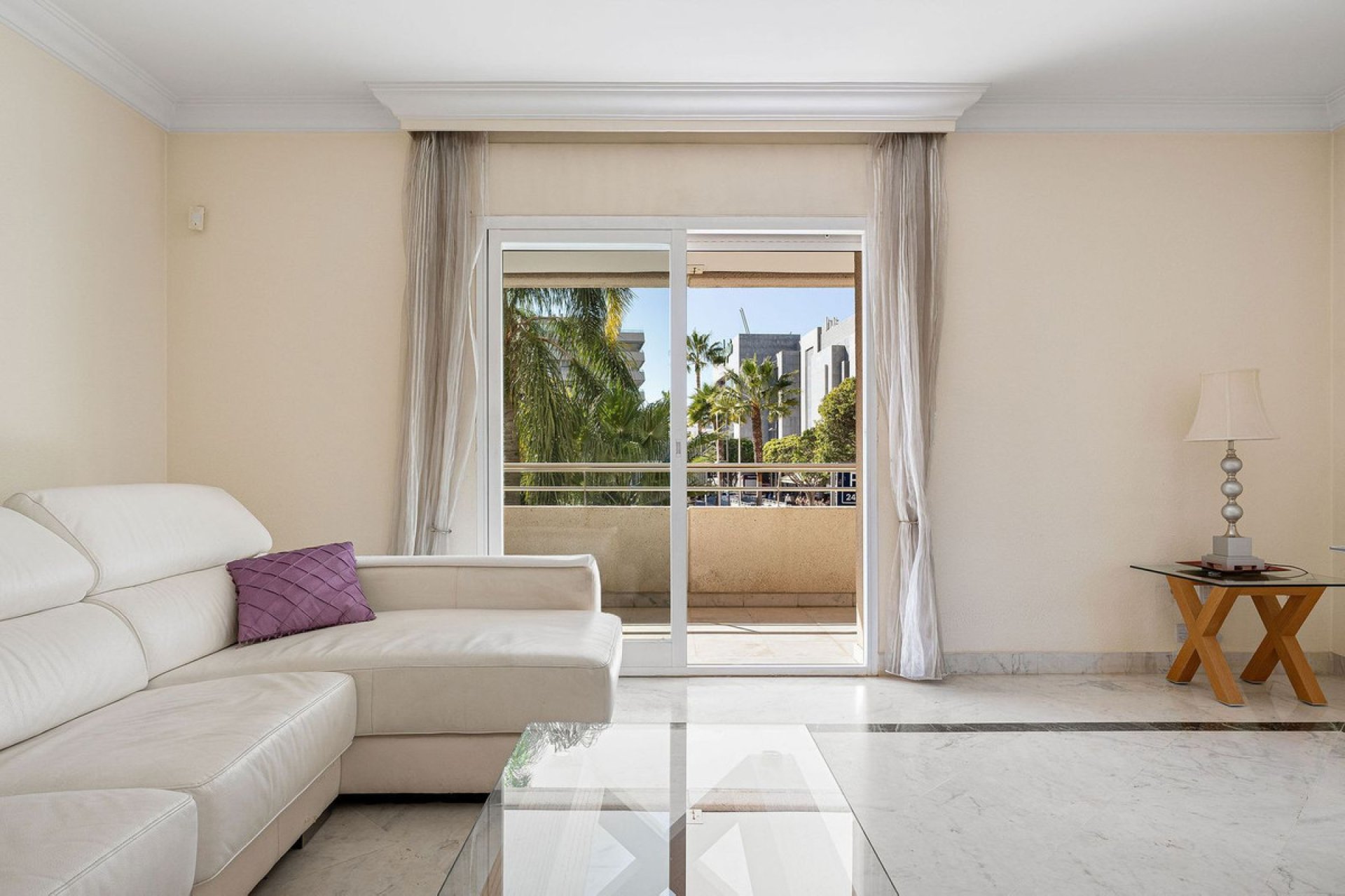 Resale - Apartment - Middle Floor Apartment - Marbella - Puerto Banús