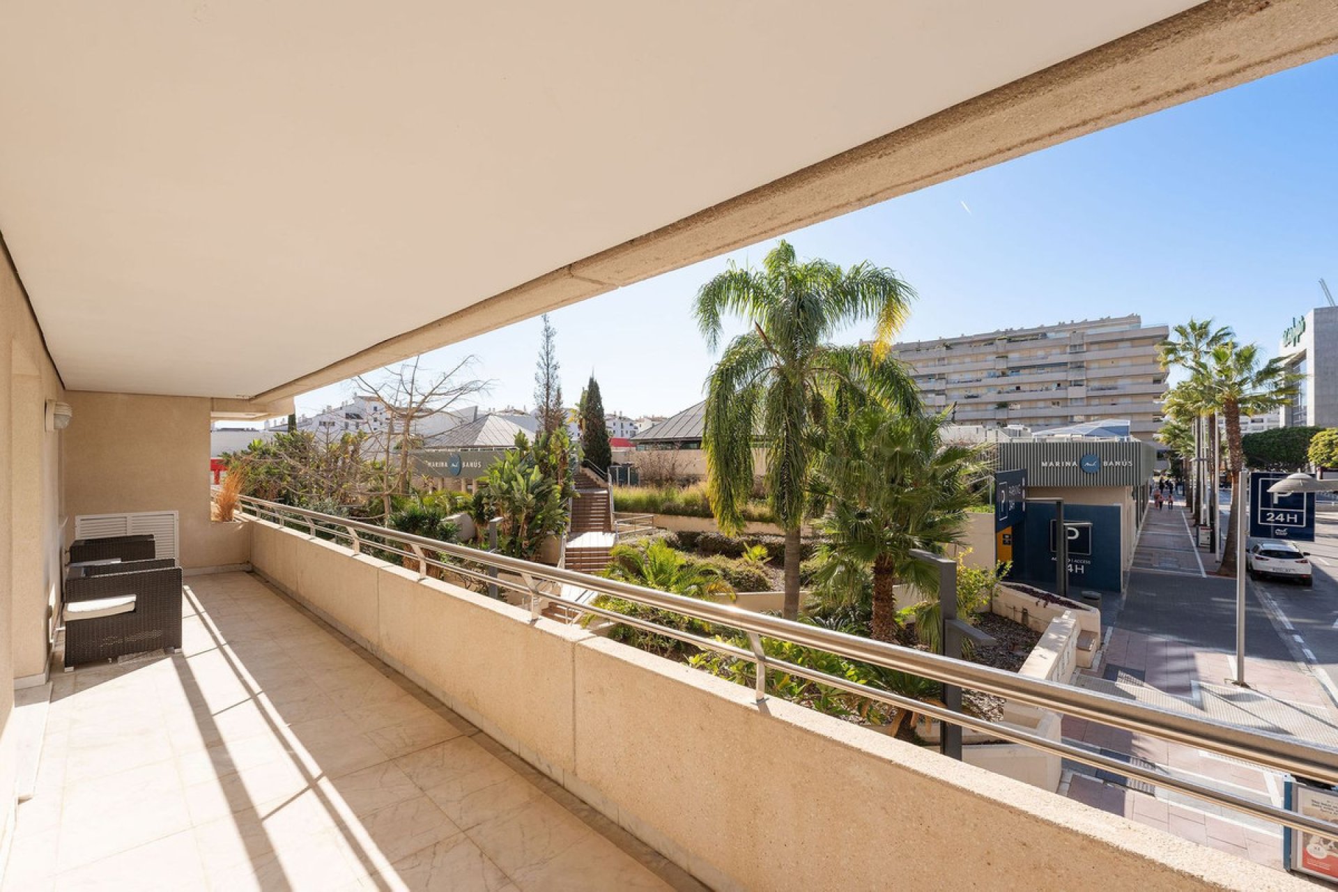 Resale - Apartment - Middle Floor Apartment - Marbella - Puerto Banús