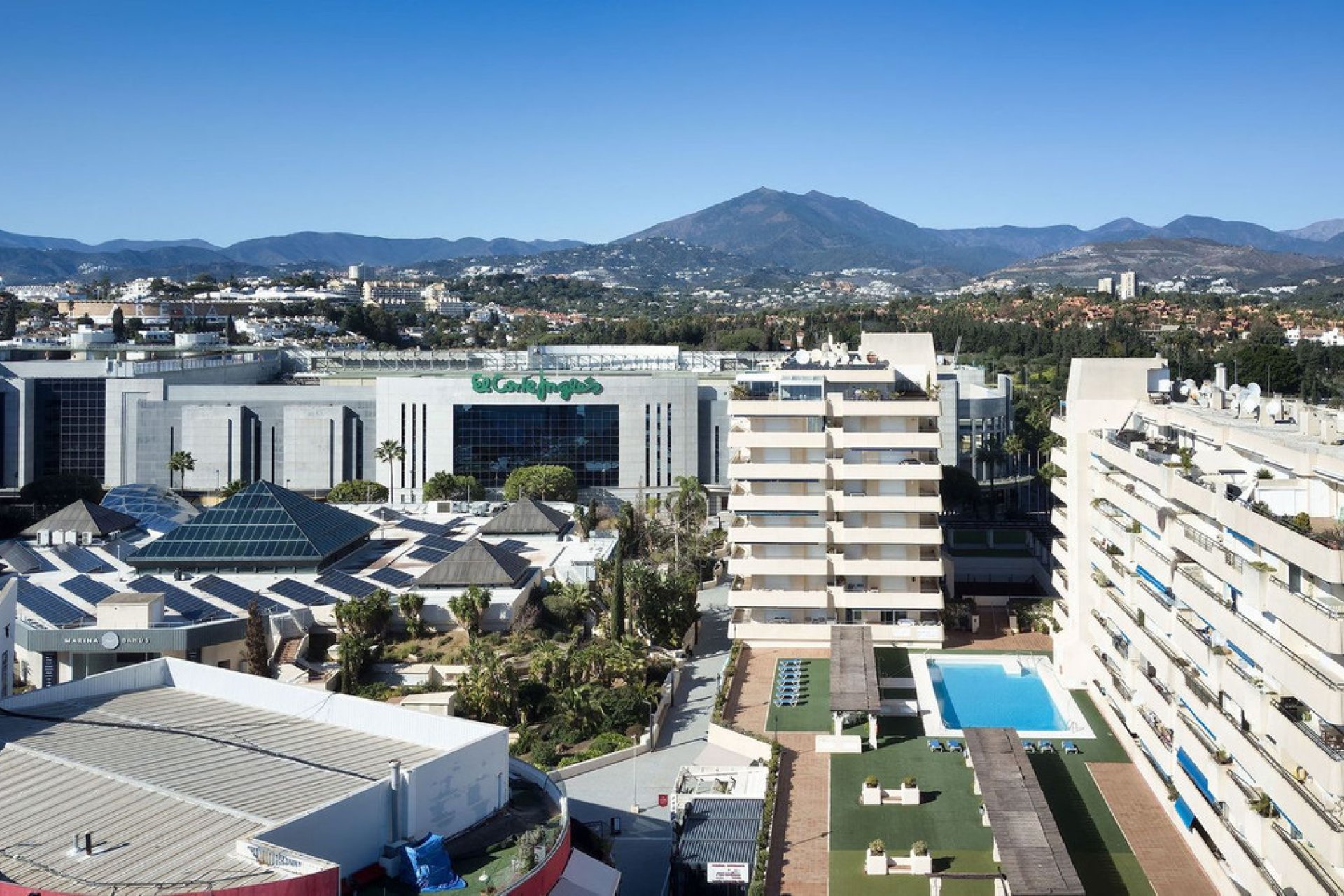 Resale - Apartment - Middle Floor Apartment - Marbella - Puerto Banús