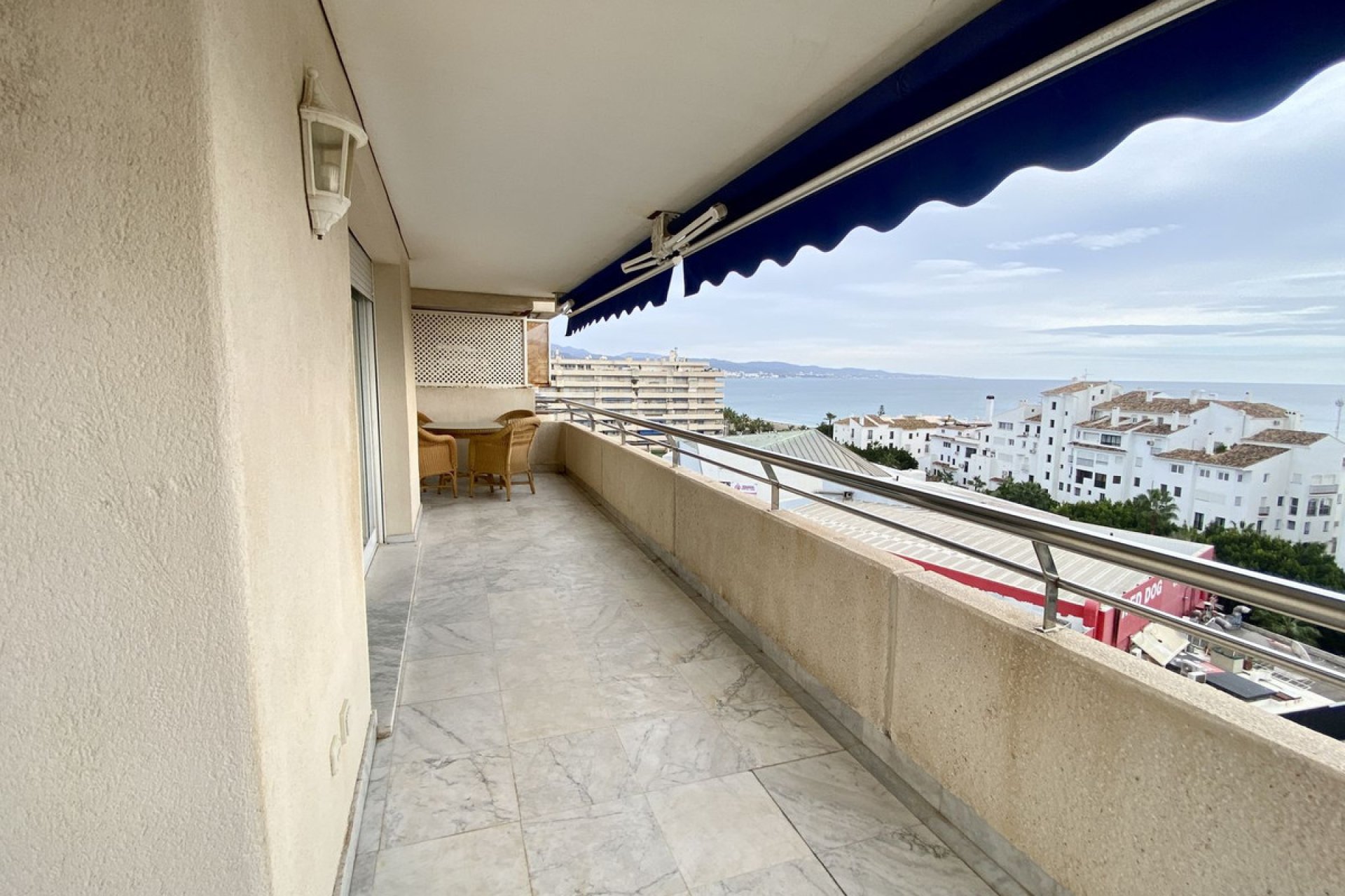 Resale - Apartment - Middle Floor Apartment - Marbella - Puerto Banús