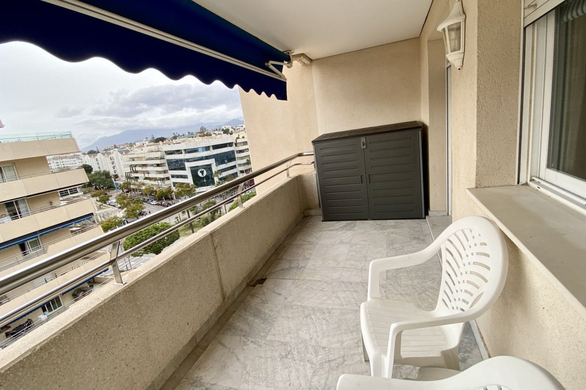 Resale - Apartment - Middle Floor Apartment - Marbella - Puerto Banús