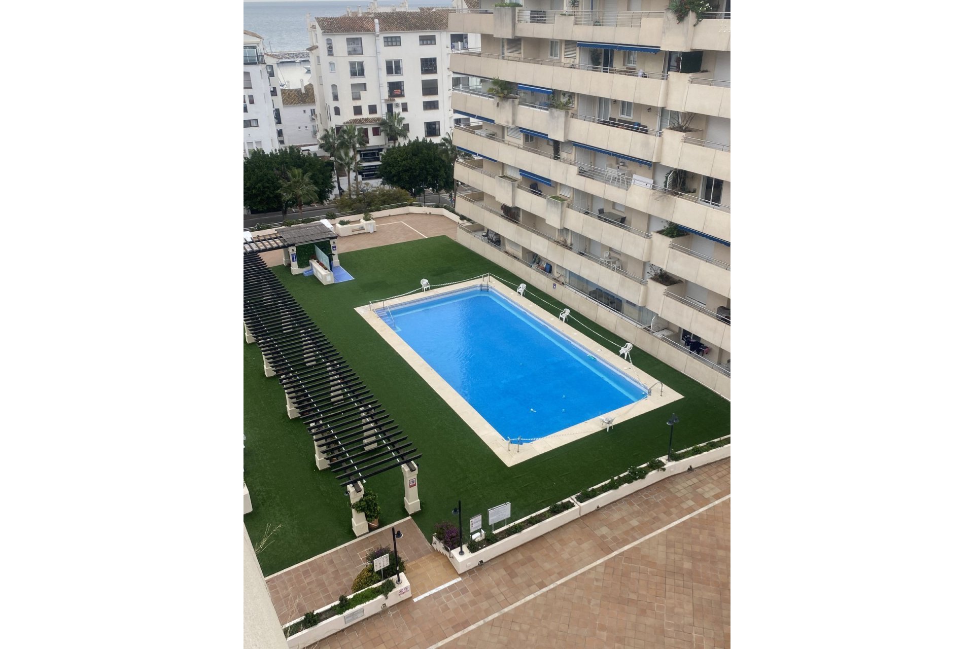 Resale - Apartment - Middle Floor Apartment - Marbella - Puerto Banús