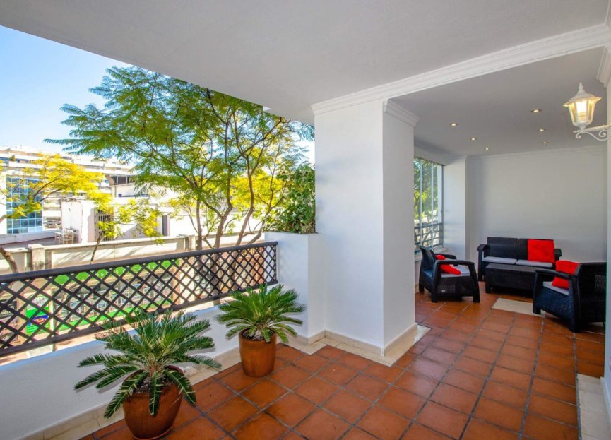 Resale - Apartment - Middle Floor Apartment - Marbella - Puerto Banús