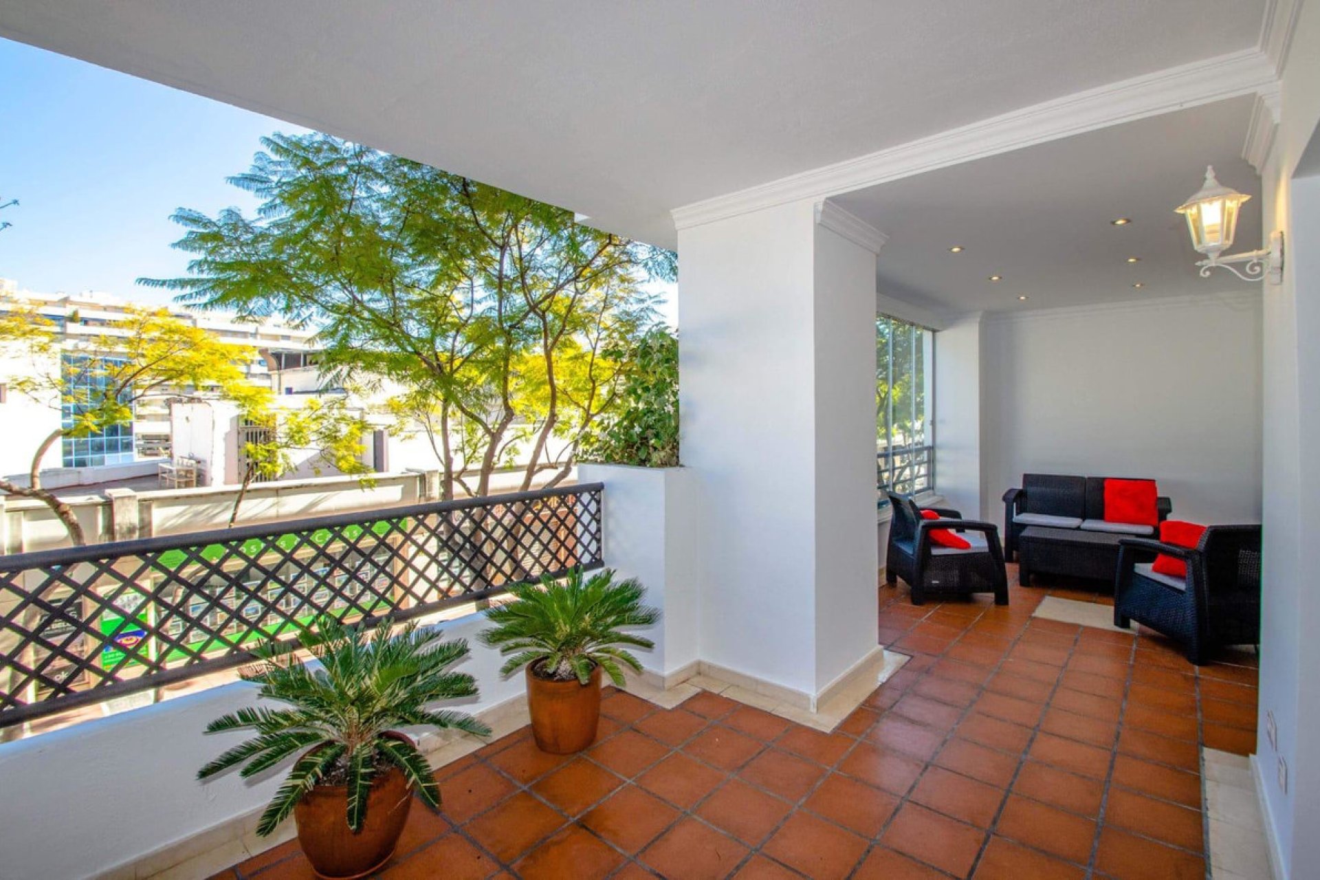 Resale - Apartment - Middle Floor Apartment - Marbella - Puerto Banús