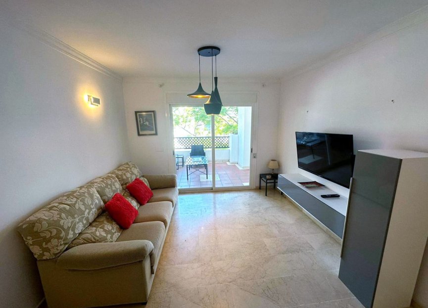 Resale - Apartment - Middle Floor Apartment - Marbella - Puerto Banús