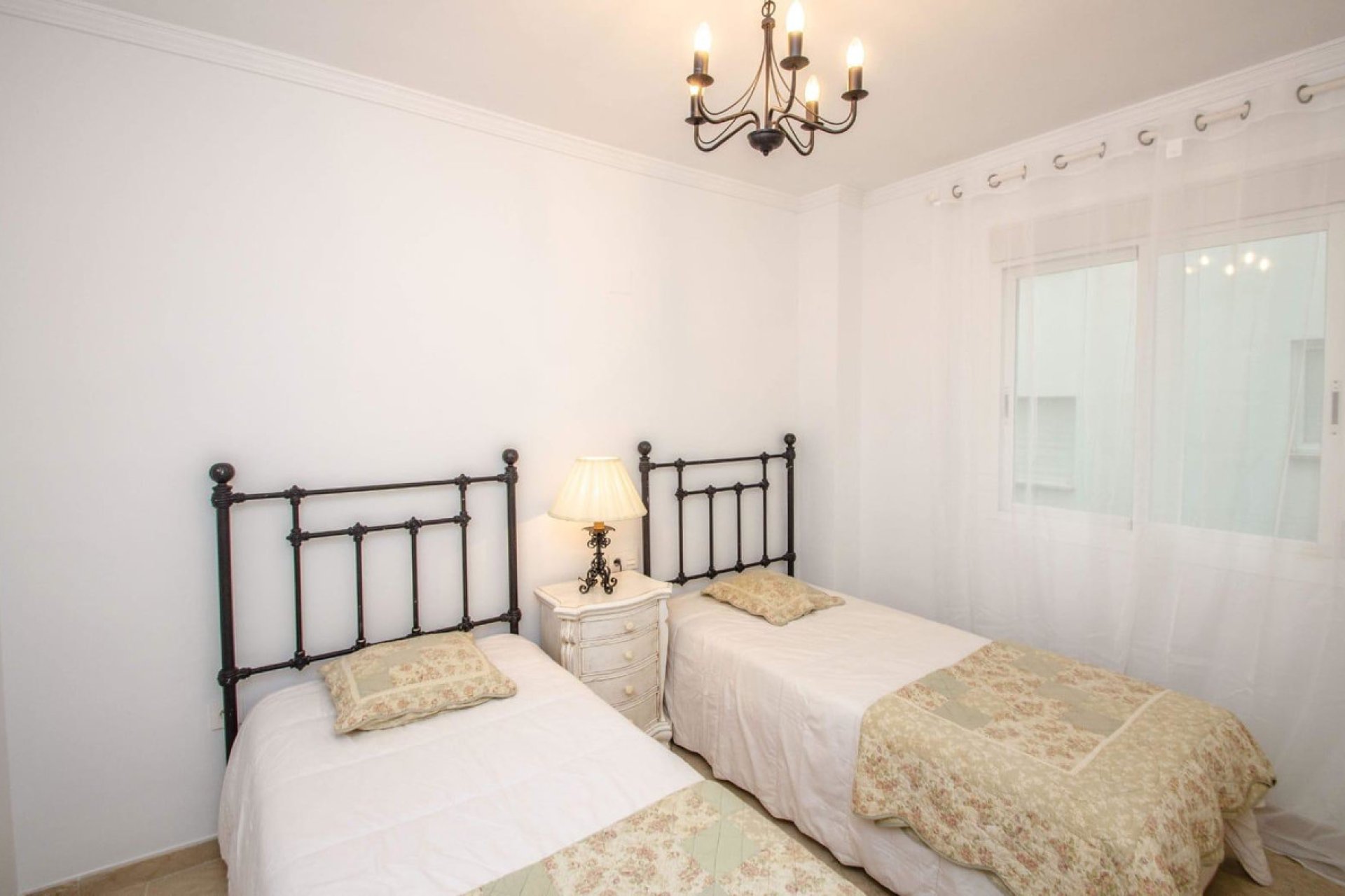 Resale - Apartment - Middle Floor Apartment - Marbella - Puerto Banús