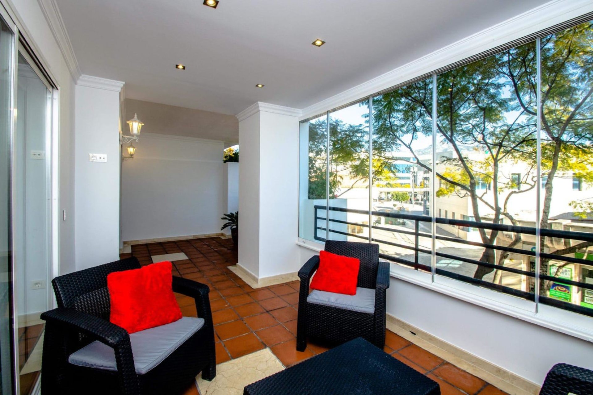 Resale - Apartment - Middle Floor Apartment - Marbella - Puerto Banús