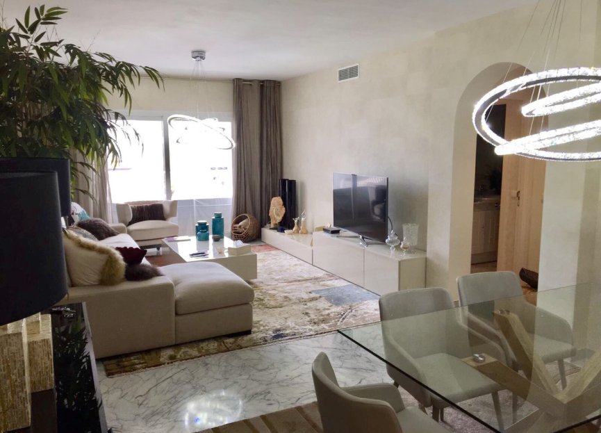 Resale - Apartment - Middle Floor Apartment - Marbella - Puerto Banús